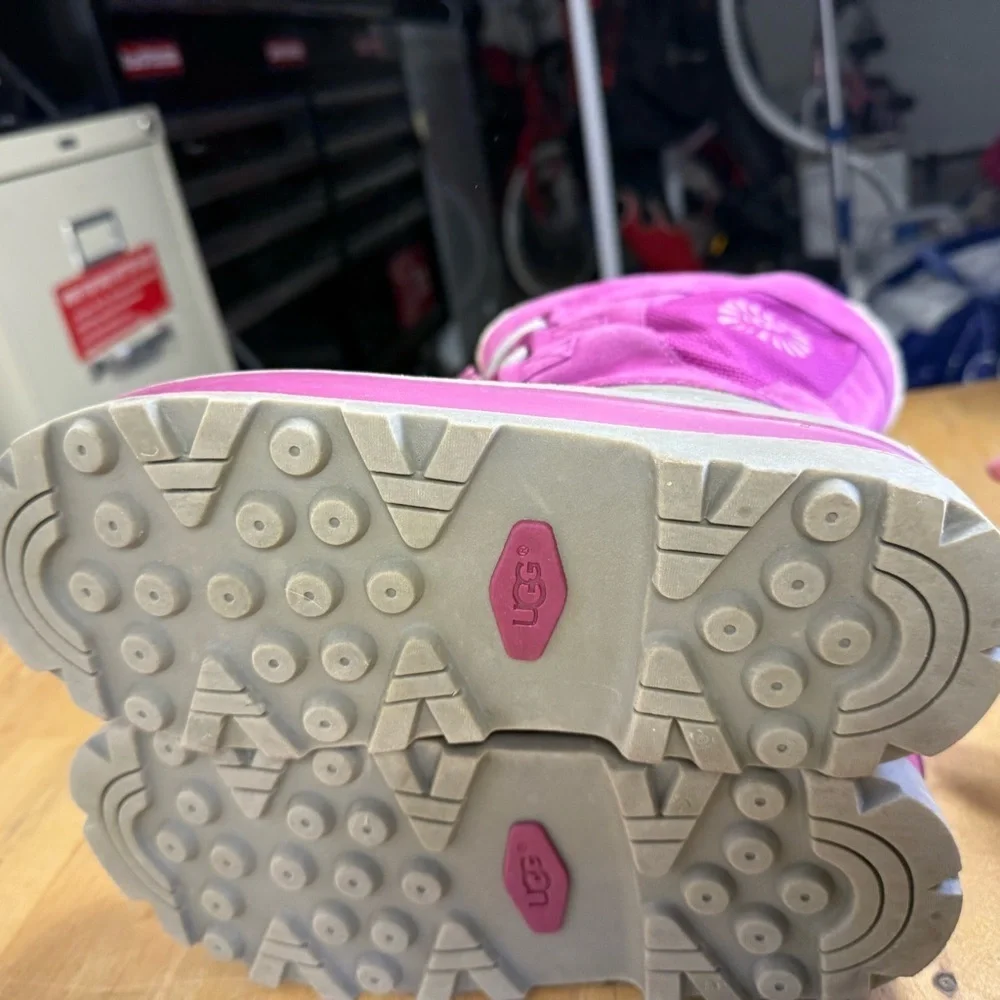 Ugg Australia Bobbey winter snow boots magenta and gray color combination size 5